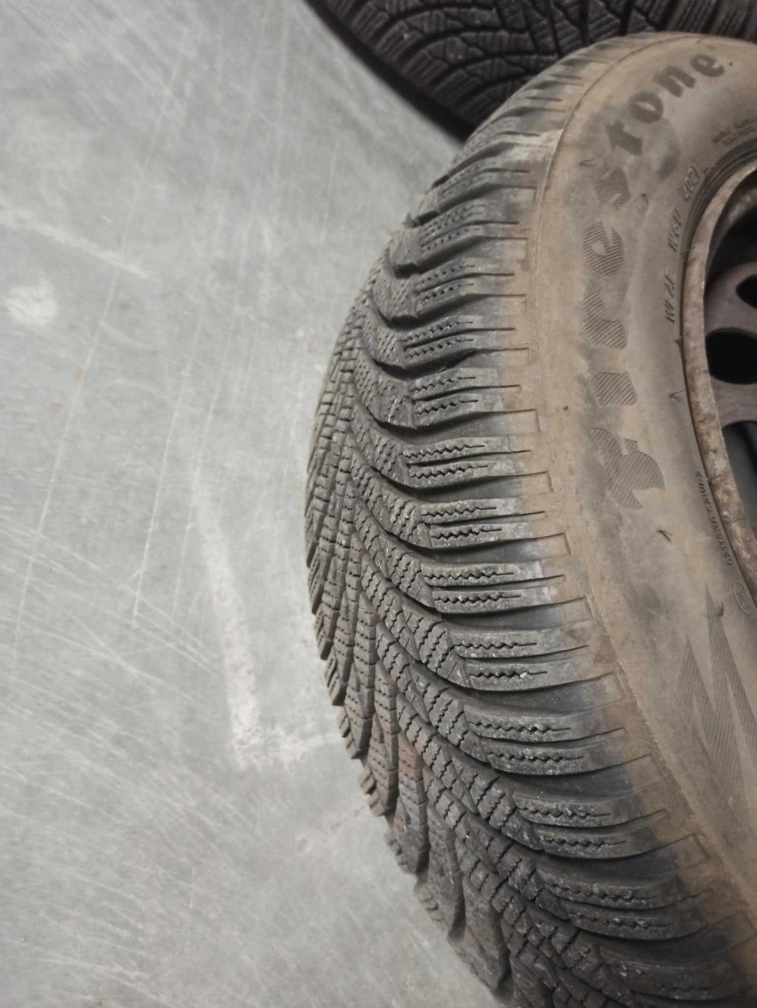 Felgi stalowe 15" 4x108 z oponami zimowymi + kołpaki