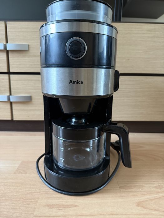 Ekspres do kawy przelewowy z młynkiem