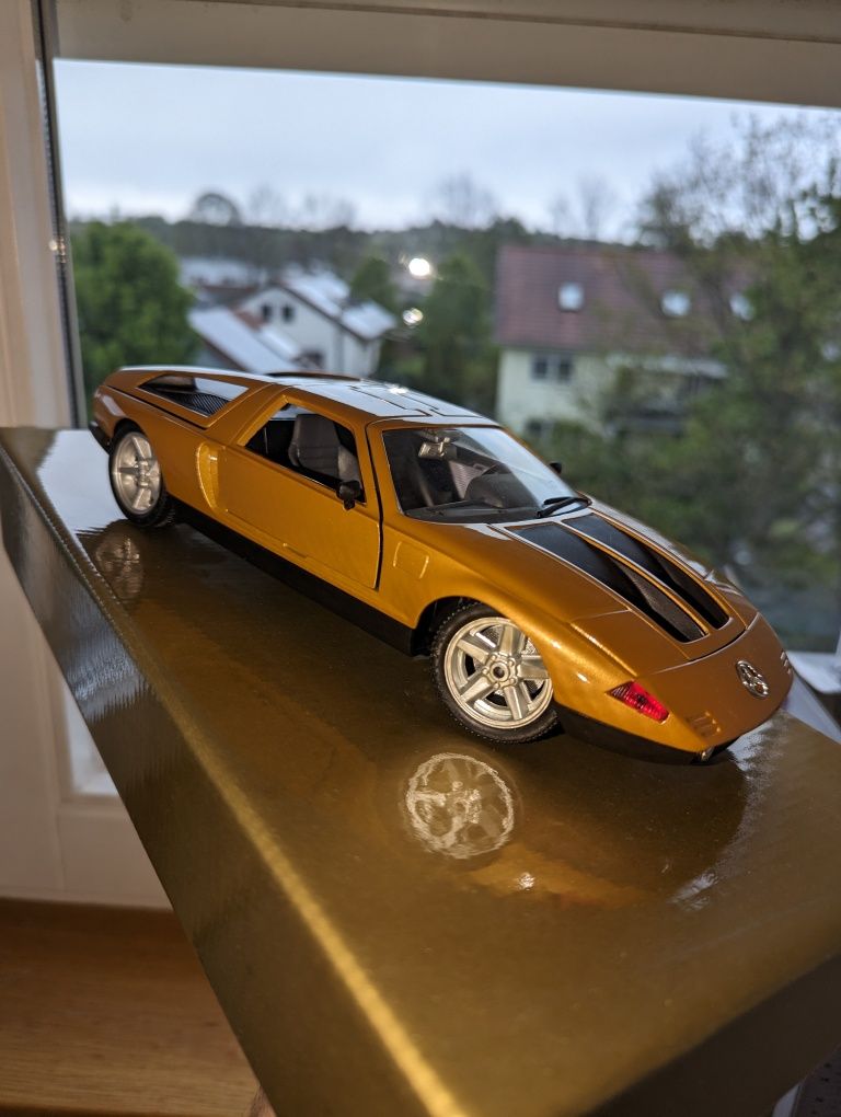 Моделька Mercedes Benz c111 1969 1/18