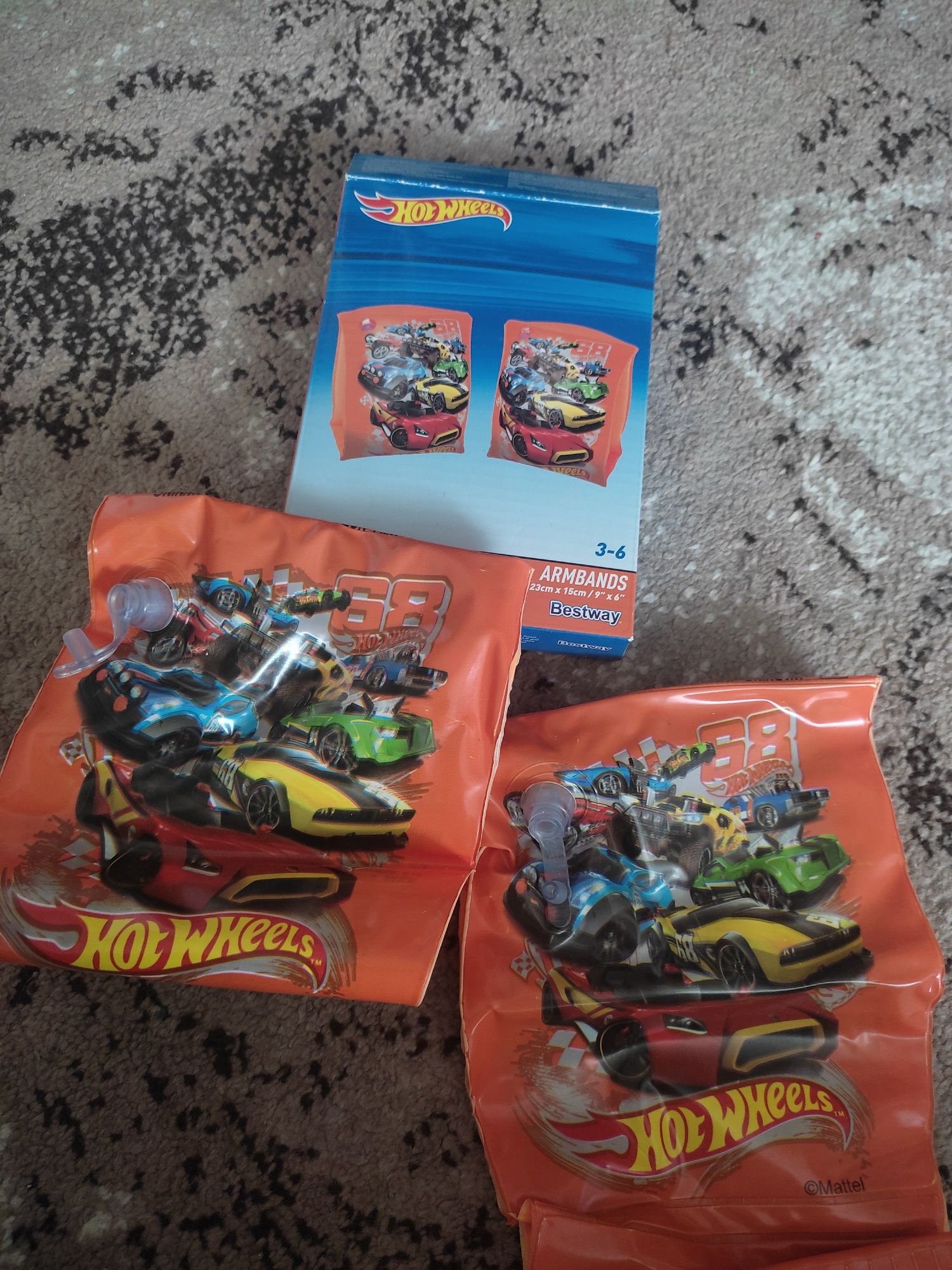 Нарукавними для плавання Hot wheels