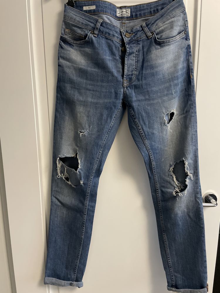 Spodnie jeansowe z rozdarciami