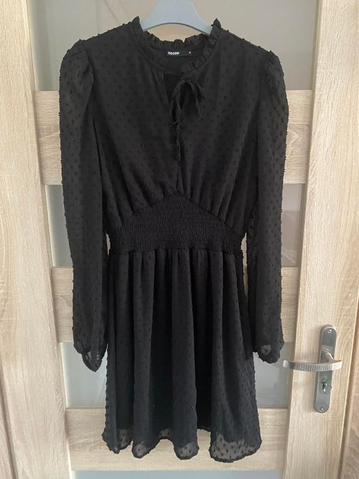 Czarna sukienka cropp M