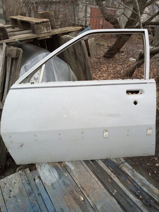 Продам двери водительские Опель Аскона 4х дверный 1983 года выпуска.