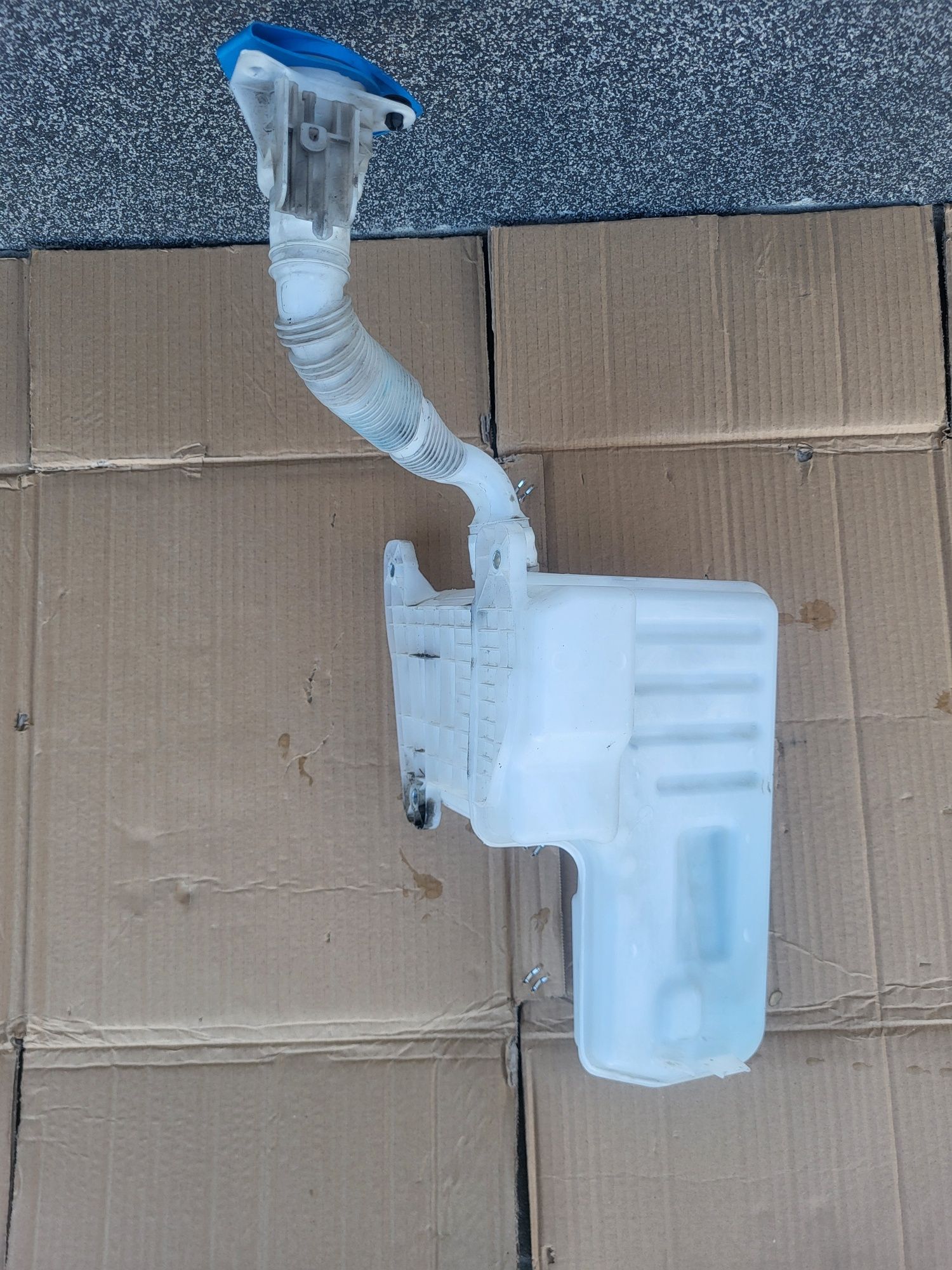 zbiorniczek sprskiwaczy octavia III a3 8v