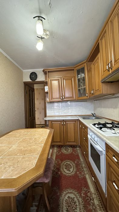 Продаж 3к поруч з центром міста . Міська лікарня