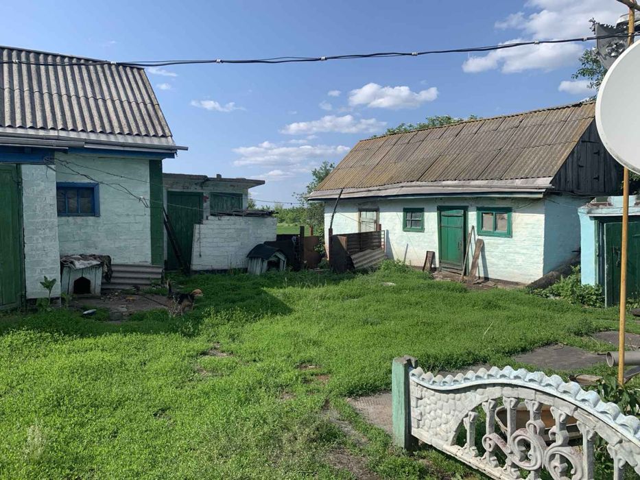 Продаєть дворище