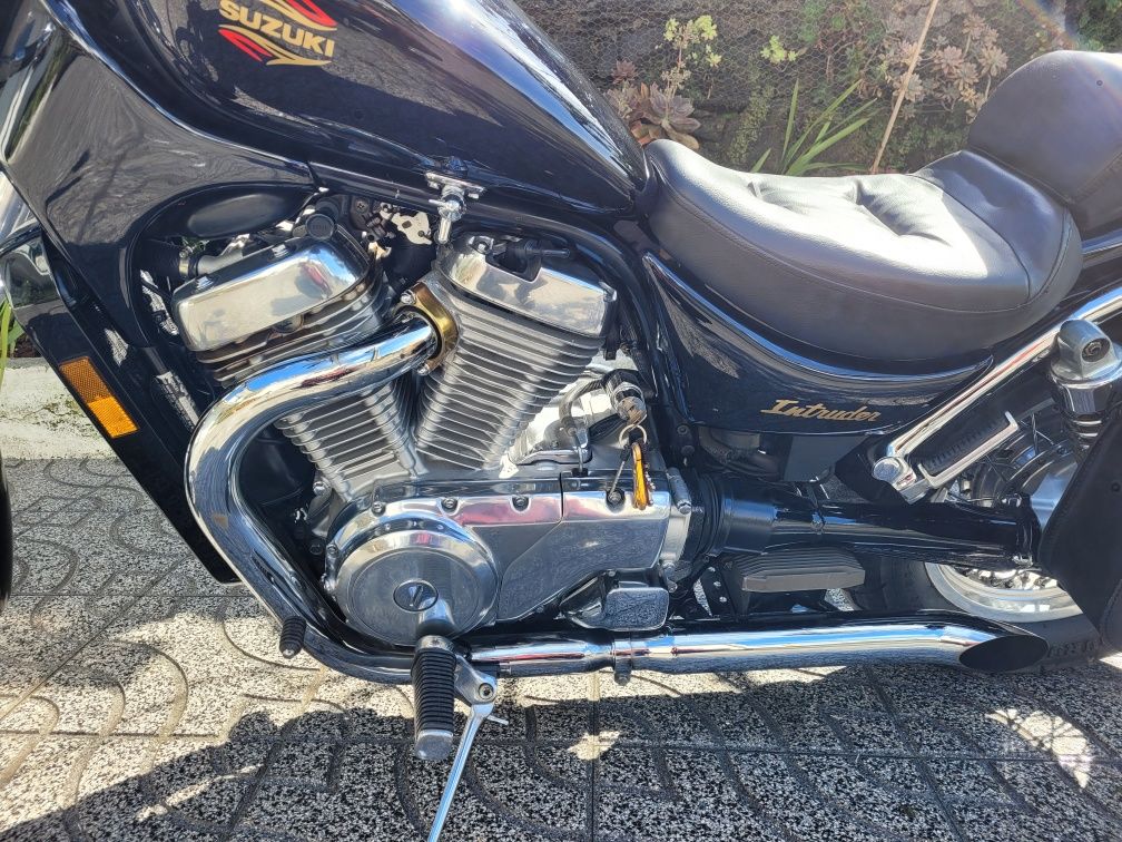 Suzuki intruder 750