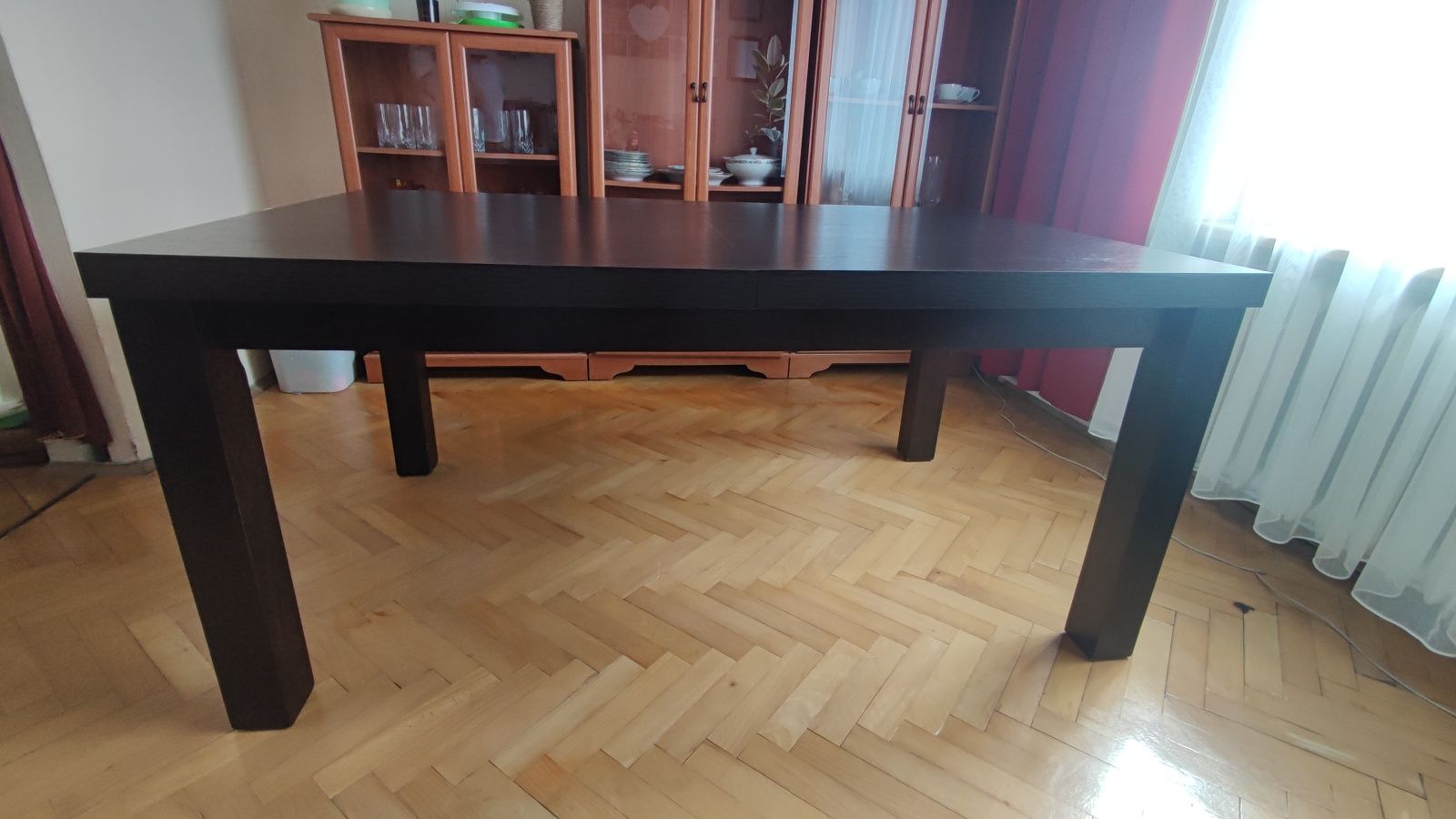 Stół jadalny z 8 krzesłami