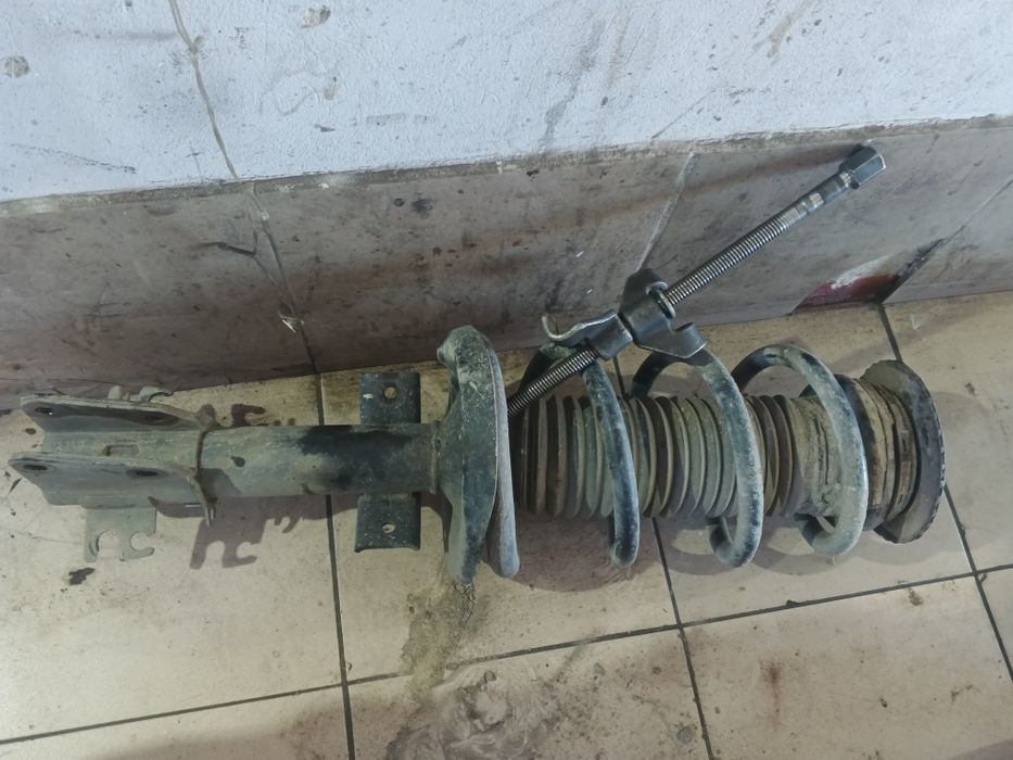 Стійки передні в зборі Мастер3,Мовано/Ніссан