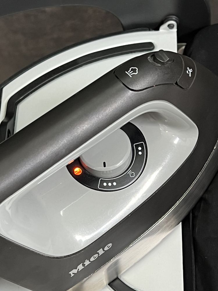Гладильна система Miele B3312 в іделі, стан нової, 2 режими повітря