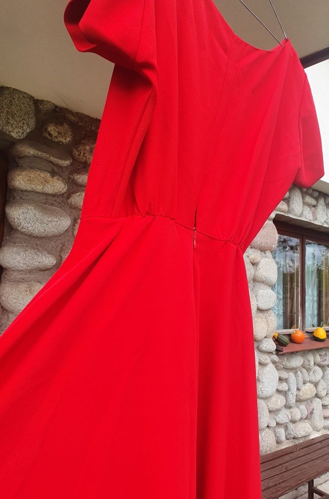 Dluga suknia wieczorowa czerwona