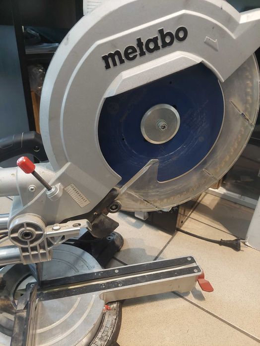 Metabo KGS 305 M Ukośnica z Posuwem Kapówka 305 mm / Cz-wa
