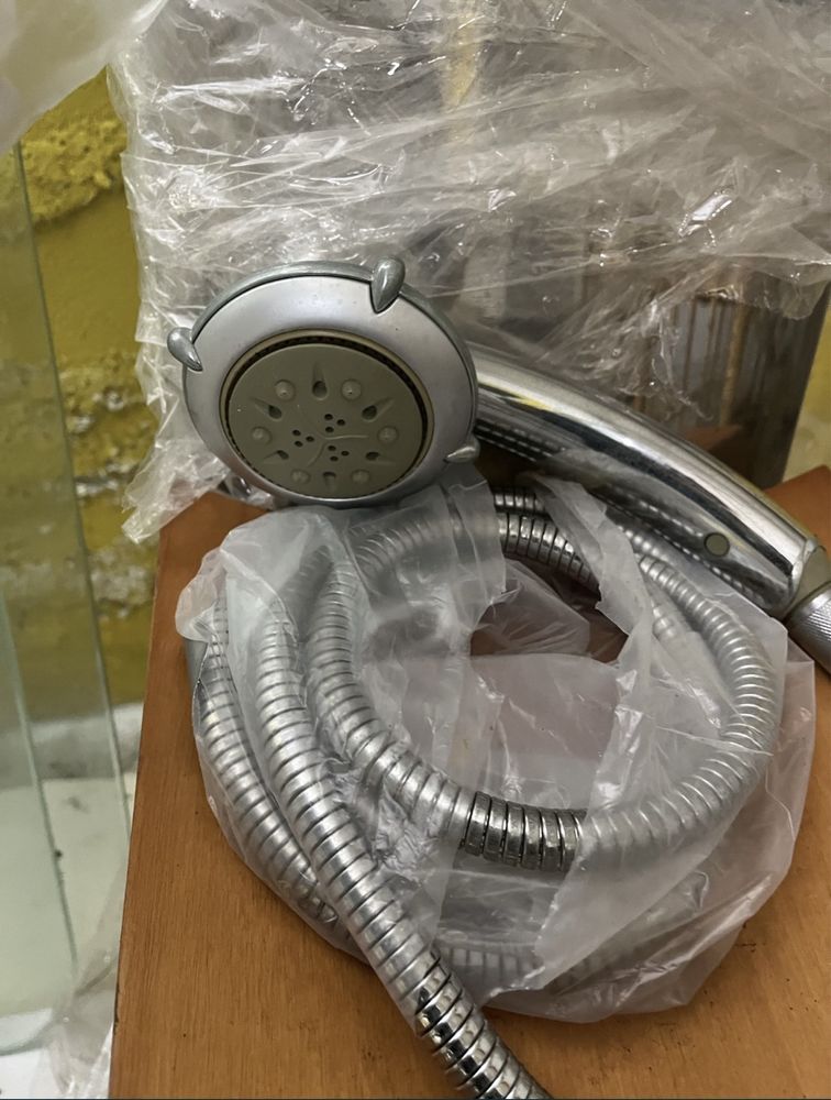 Coluna de duche com jatos de hidromassagem