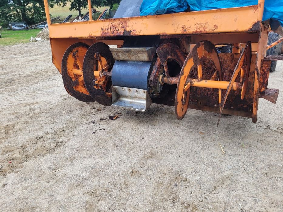 Pryzmownik podbierak pryzm taśmociąg załadunkowy