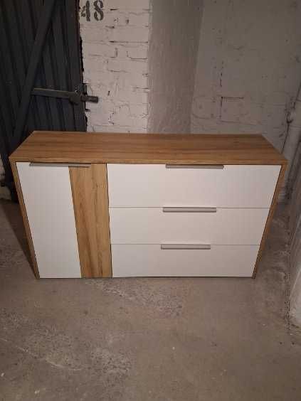 komoda do salonu lub pokoju dziennego