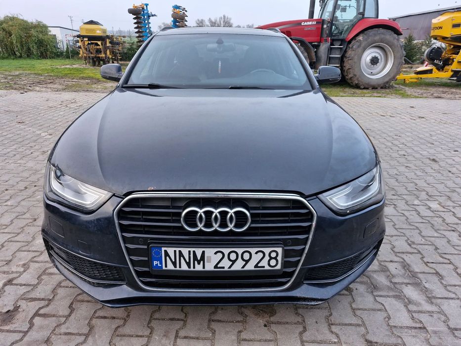 Audi A4 Avant Panorama dach. S line dobre wyposażenie. Półskóry. Lekko uszkodzony