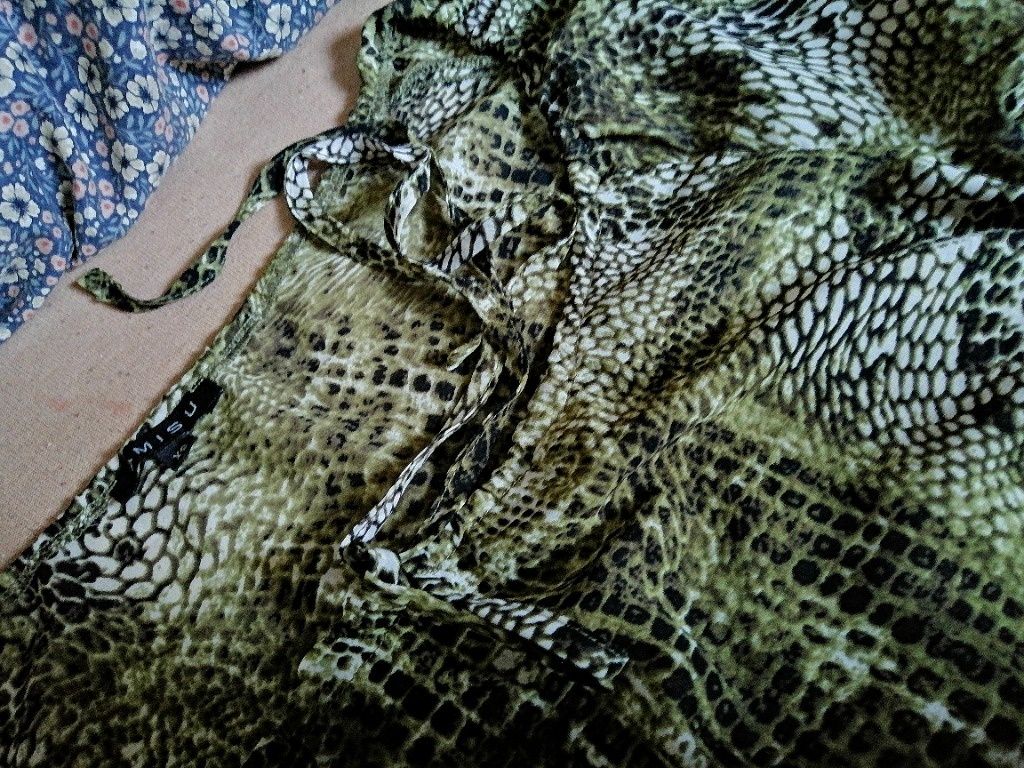 NEW YORKER bluzka w wężowy print bluzeczka koszula. Dobra na Xs S Nowa