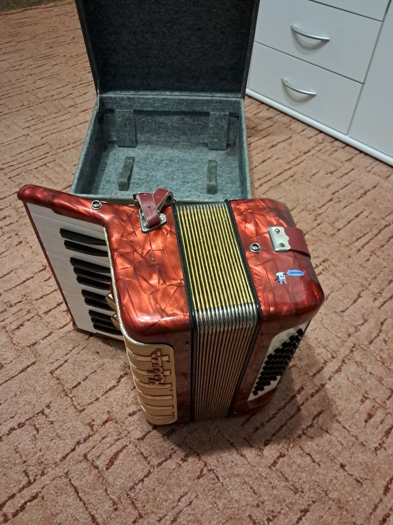 Akordeon hohner student 4