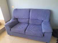 Sofá azul de 2 lugares