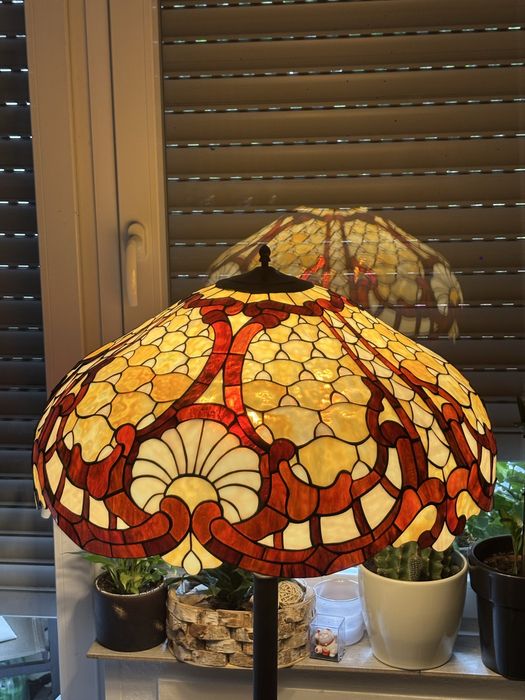 Lampa witrażowa w stylu Tiffany Śliczna