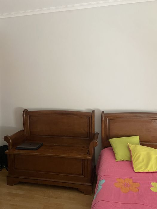 Conjunto de quarto em madeira