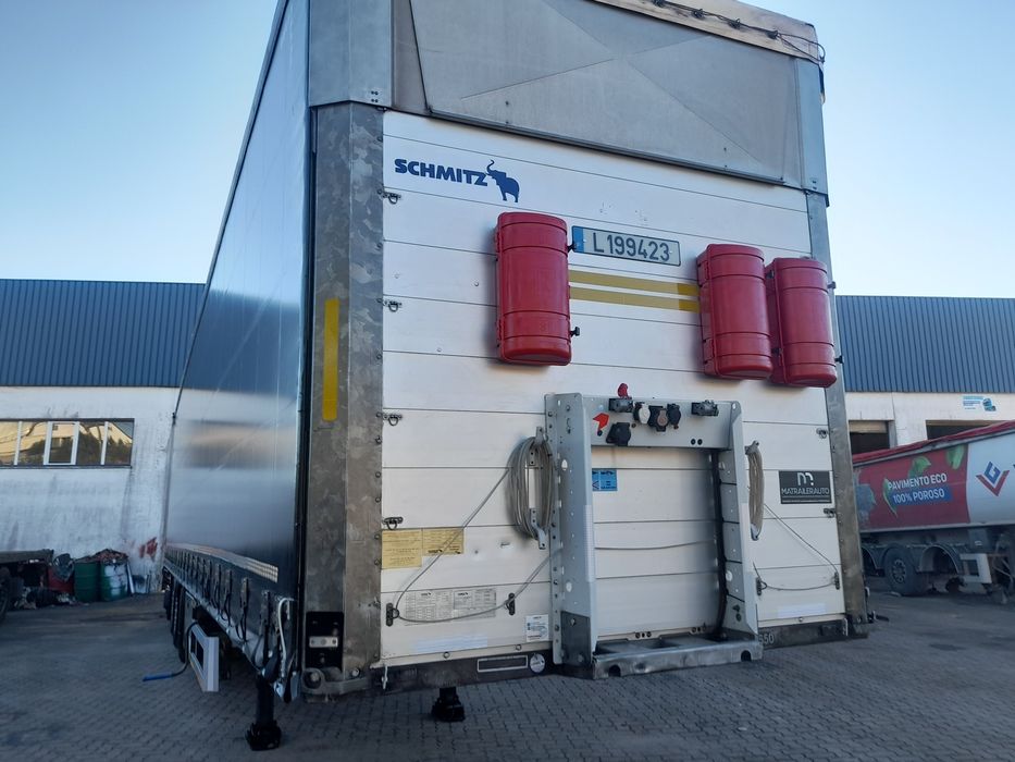 Semi-reboque Schmitz em lona