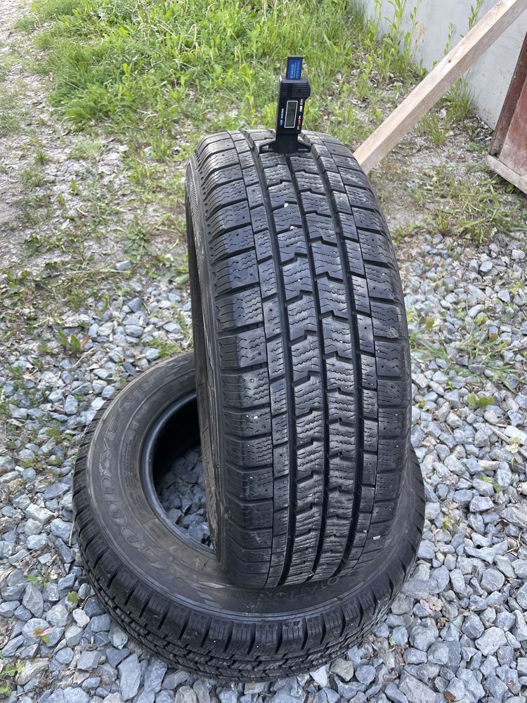 Зимові шини 215/65 R15C Goodyear