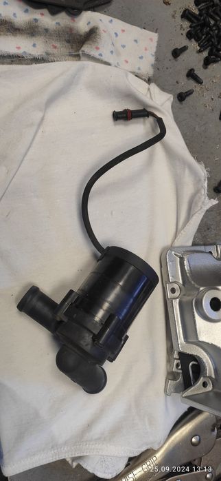 Pompa wody Webasto BMW E39 E38 E46 E60, rover 75 , peugeot 807,citroen