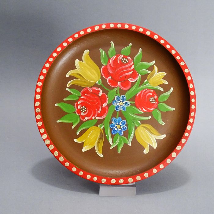 ręcznie malowany talerz drewniany w stylu etno