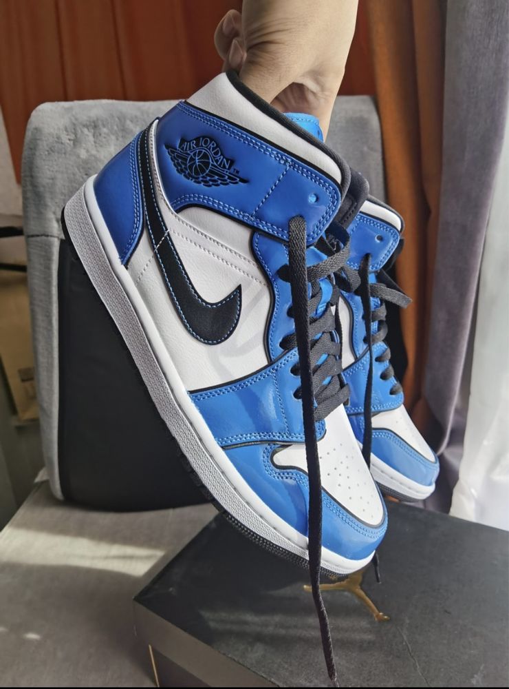 Оригінал Кросівки Nike Air Jordan 1 Mid SE Signal Blue Джордан сині