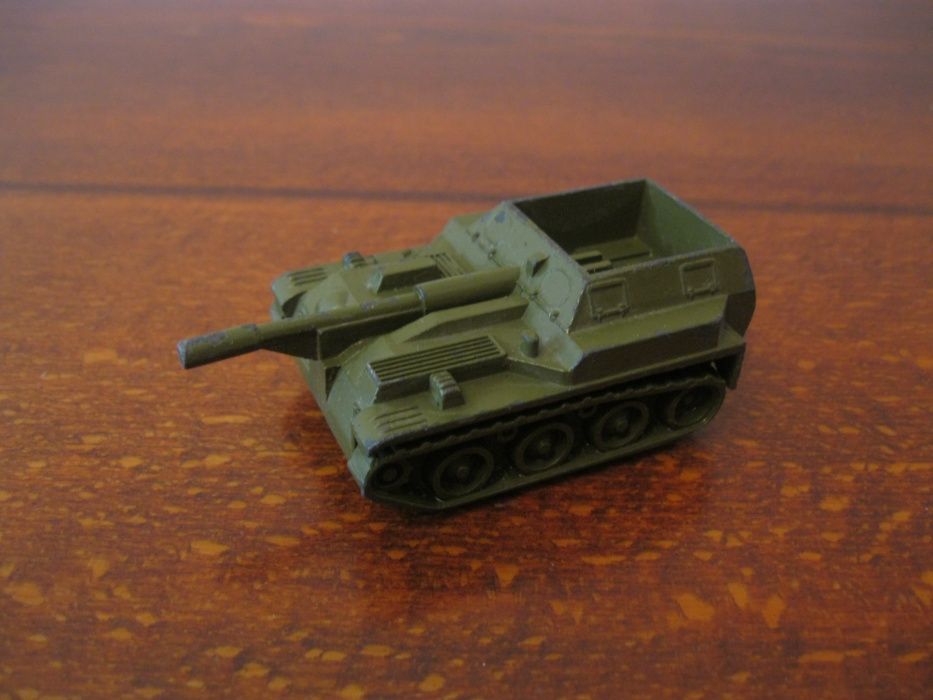 Модель танка (САУ) М 1:72.
