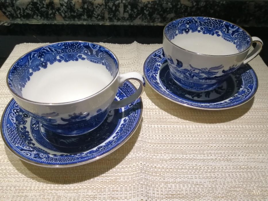 Chávenas / almoçadeiras de louça inglesa