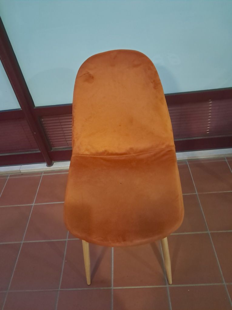 Cadeira em veludo
