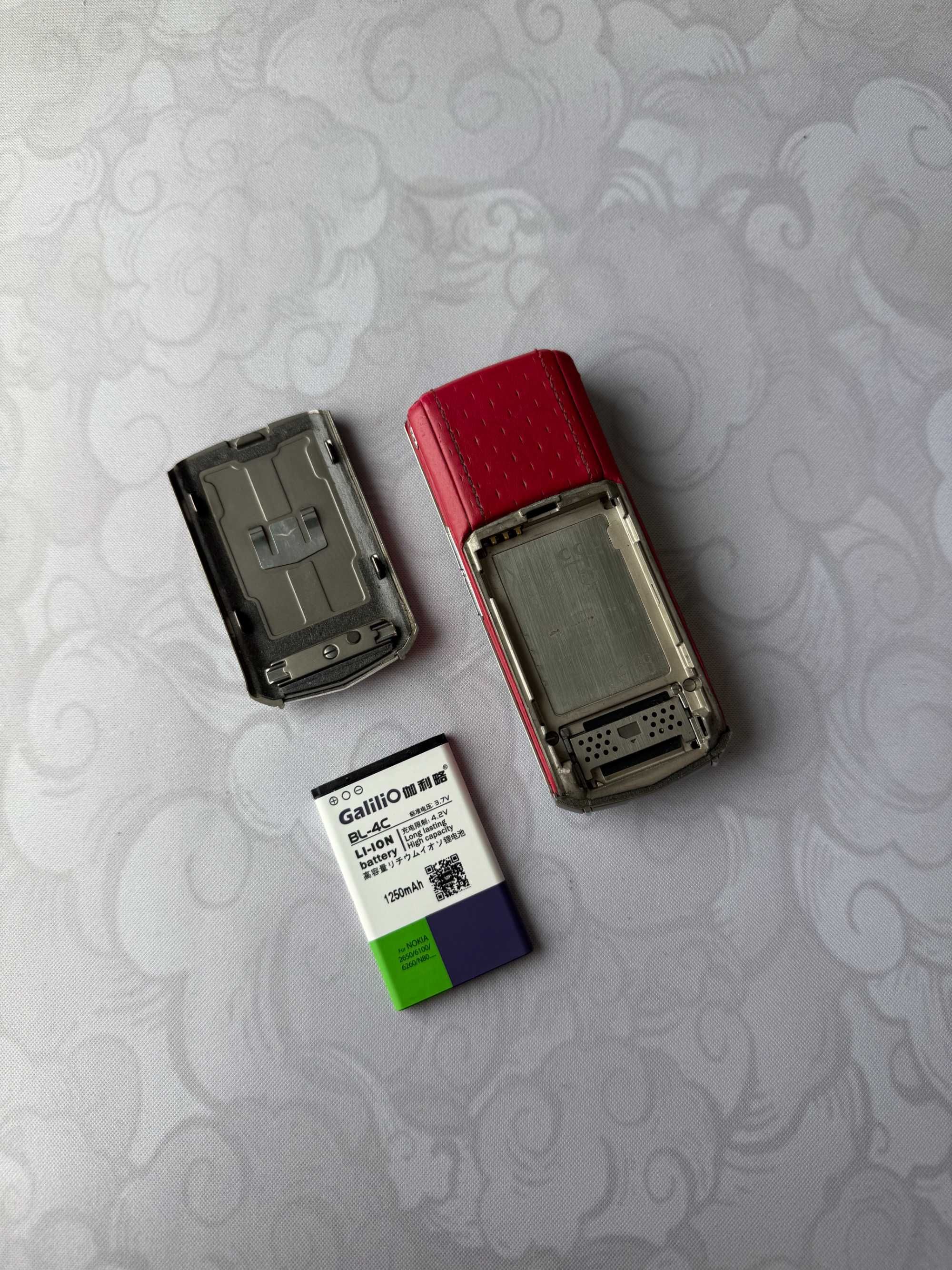 Vertu Ascent Special edition Strawberry.