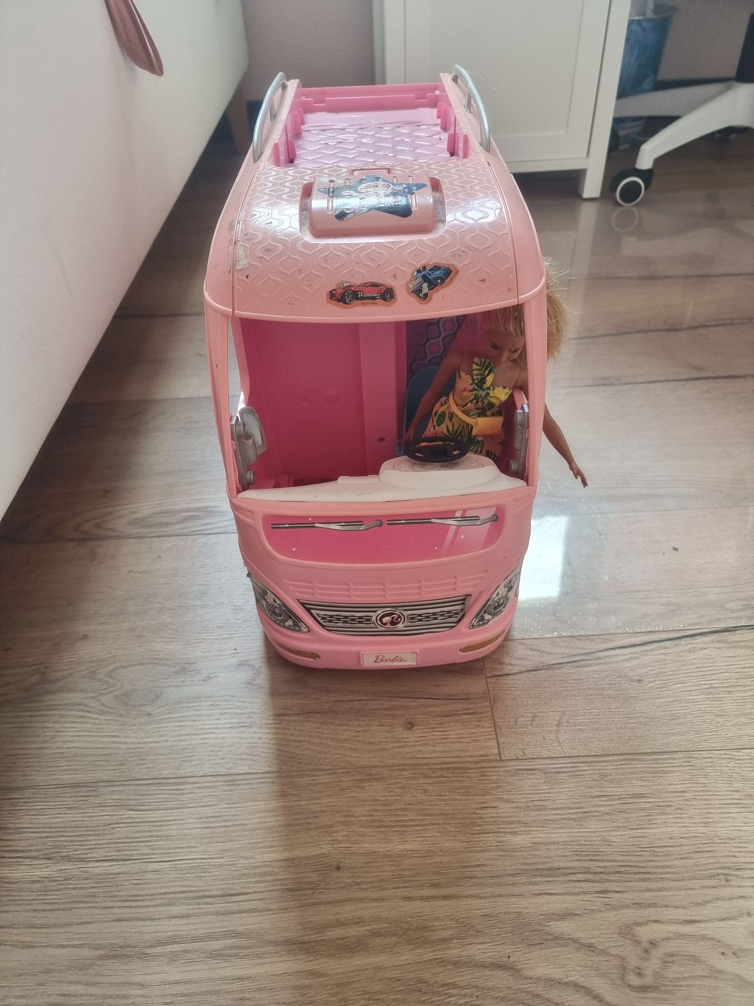 Kamper barbie basen