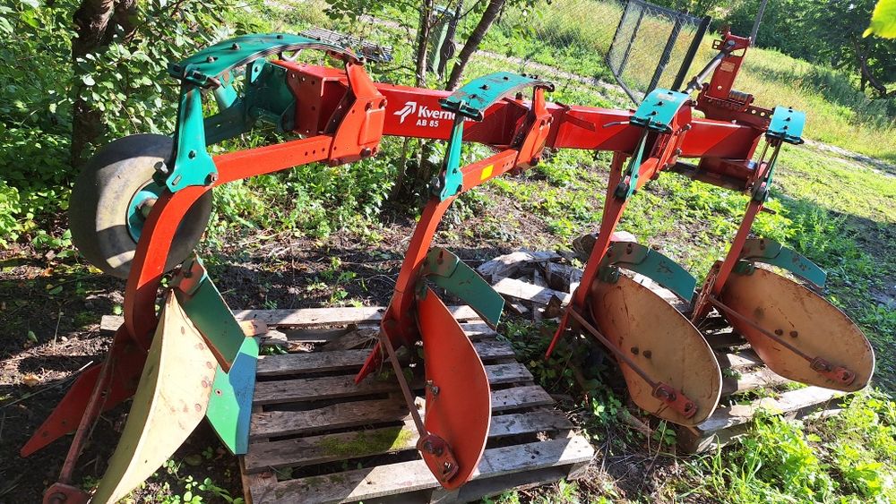 Plug Kverneland Model AB 4skibowy vario 4x od 35 do 50 cm  skiba