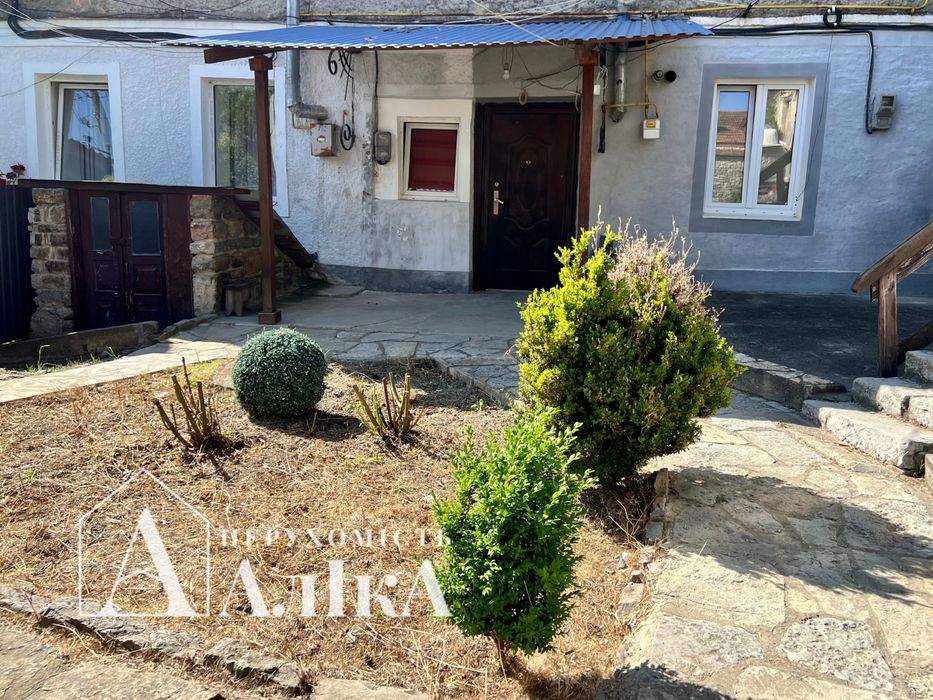 Продам квартиру з гаражем та времянкою в Старому місті