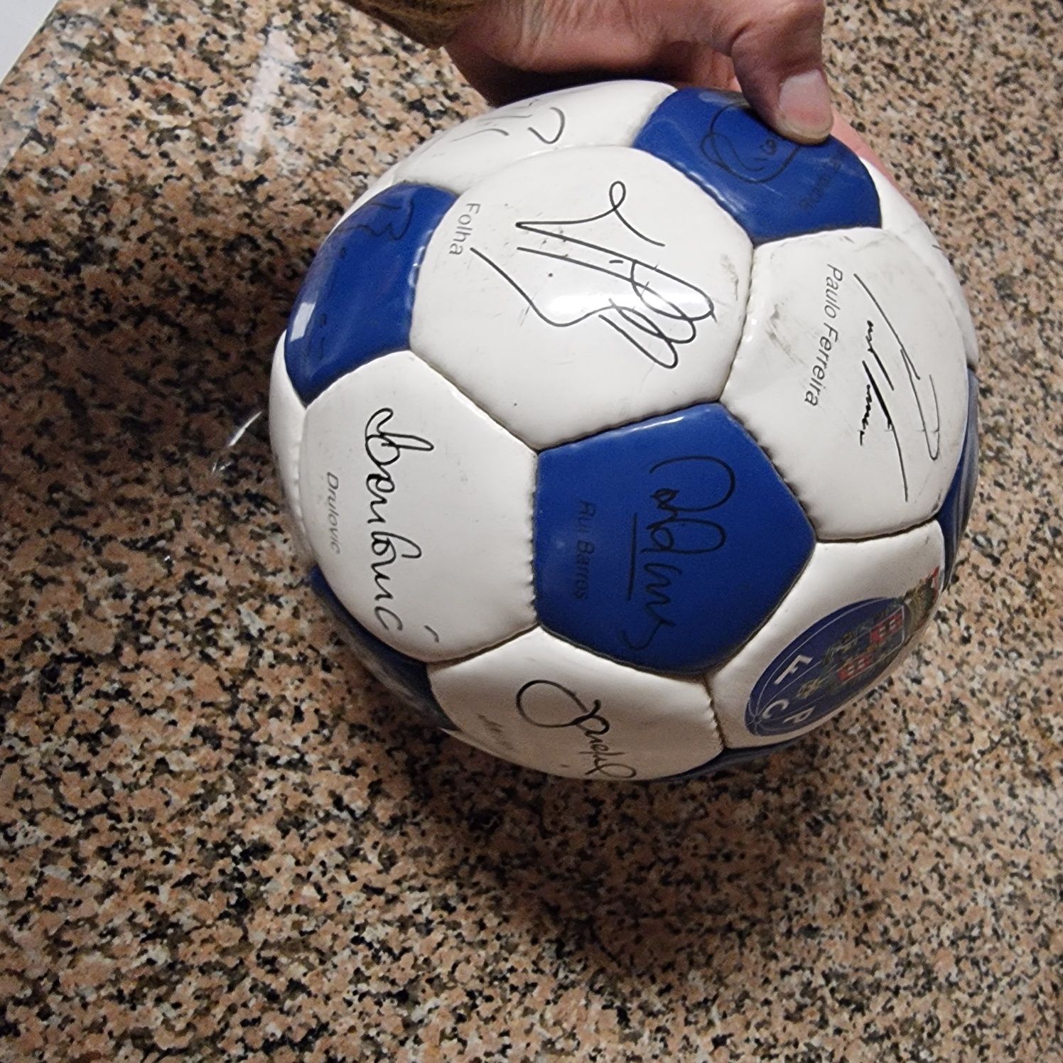 Bola do Futebol Clube do Porto, da Kappa.