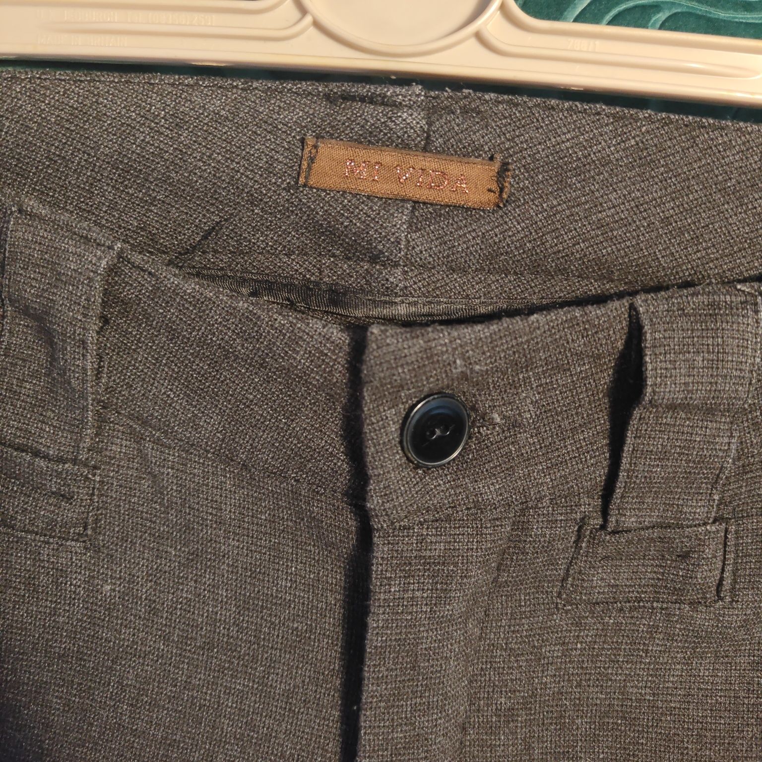 Eleganckie spodnie z klamrami