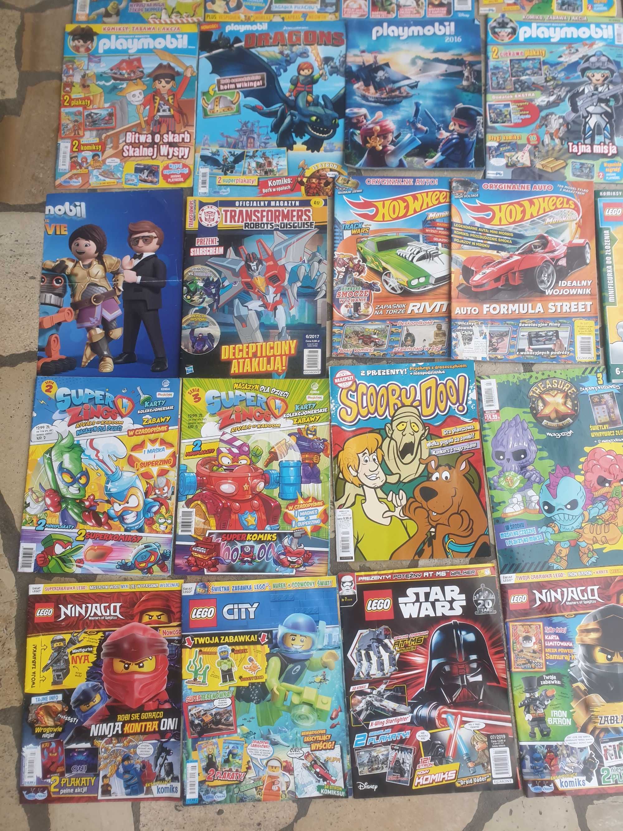 25 gazetek Lego, Playmobil, Super Zings + Plakat