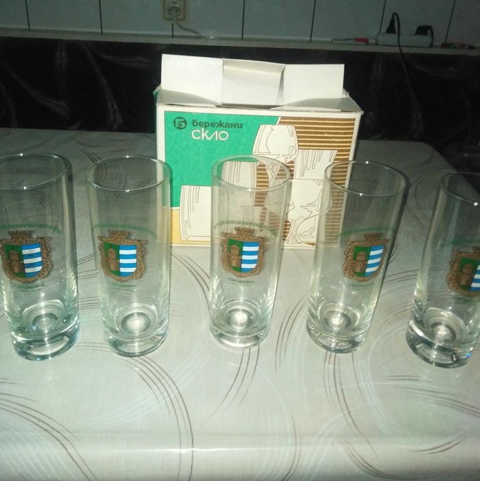 Чашки, стакани, кухонне приладдя