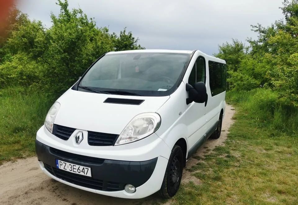 Renault Trafic Renault Trafic 9 osobowy 2011 rok