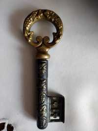 Otwieracz w kształcie  klucza