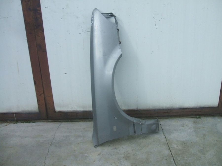 MITSUBISHI SIGMA BŁOTNIK prawy przód przedni