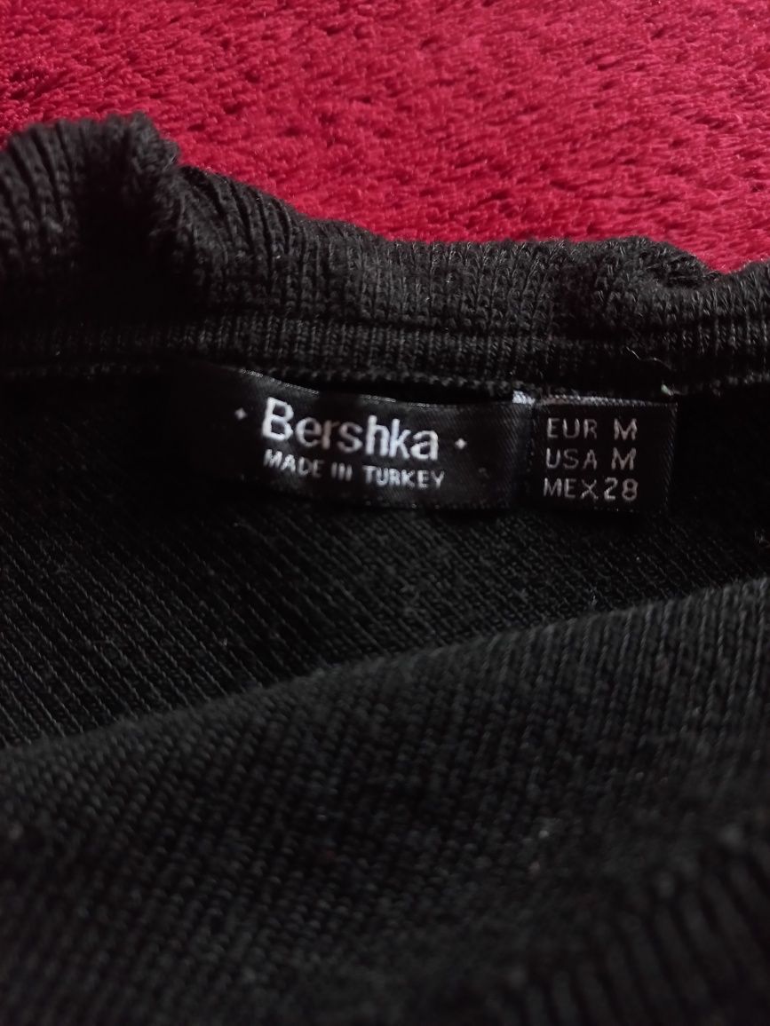 Кофтинка Bershka на одне плече