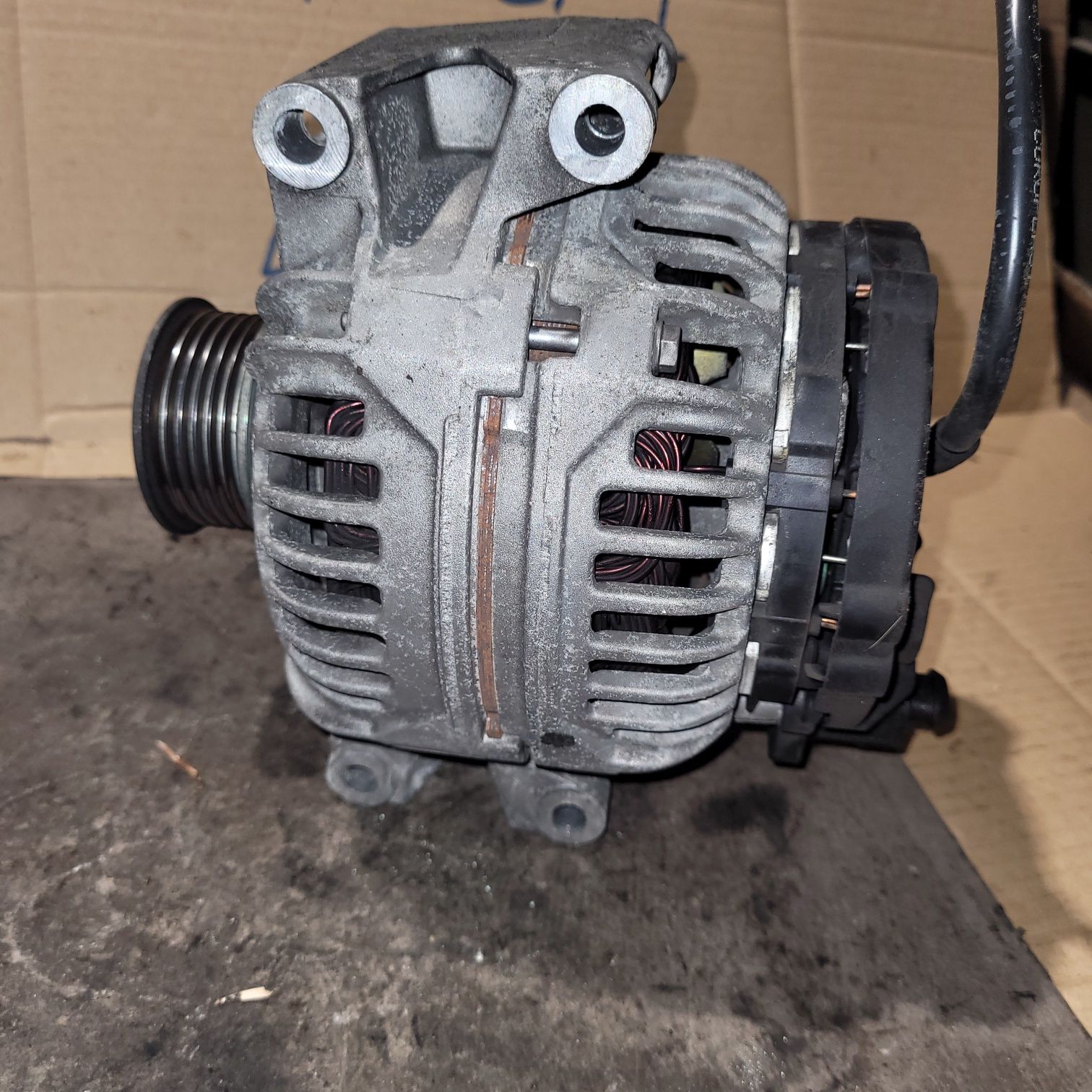 Alternator Bosch 120A audi a4 b6 b7 2.0FSI benzyna