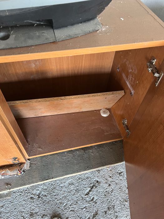 Quarto mobilado com colchão