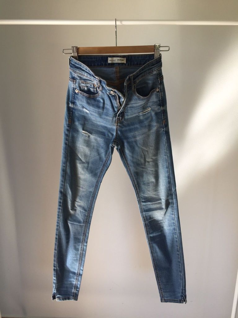 Calças de ganga, marca Stradivarius