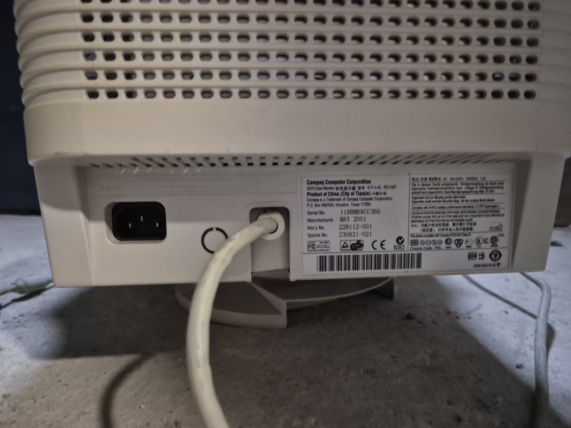 Monitor kineskopowy Compaq v570 15 cali