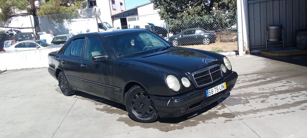 Mercedes Benz E220